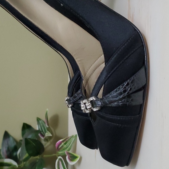 Giuseppi Zanotti | Black Satin Pumps with Leather and Crystal Detail, Sz… - Picture 7 of 11